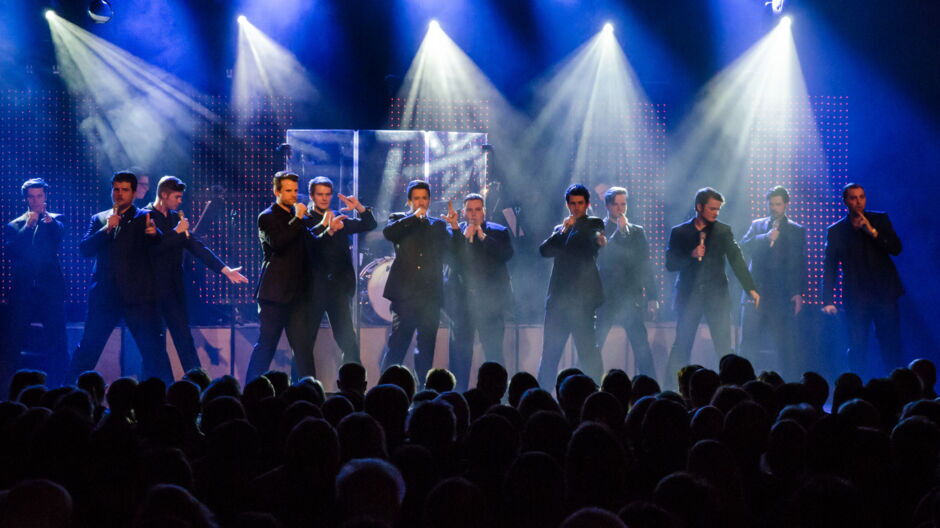 The 12 Tenors - Michael Jackson Medley